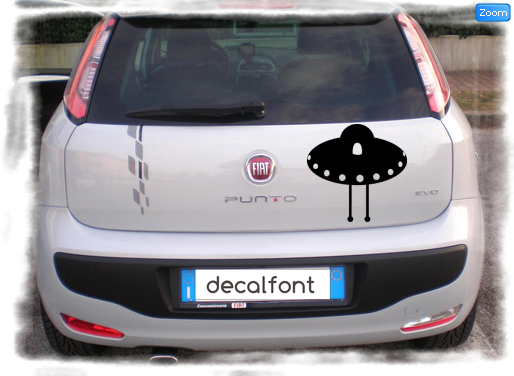 L'effetto dell'adesivo Astronave aliena 3 su una Fiat Punto