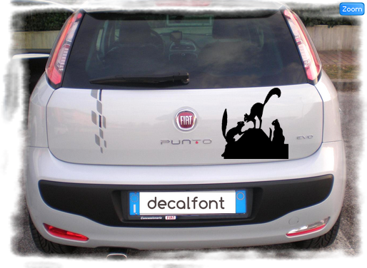 L'effetto dell'adesivo Gatti randagi su una Fiat Punto