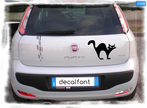 L'effetto dell'adesivo Gatto furbo su una Fiat Punto