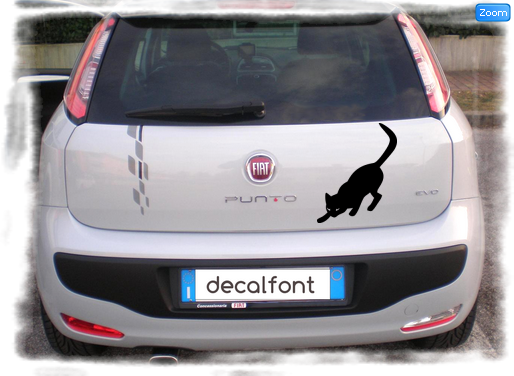 L'effetto dell'adesivo Gatto cacciatore su una Fiat Punto