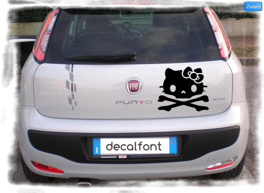 L'effetto dell'adesivo Hello kitty dead su una Fiat Punto