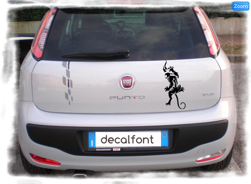 L'effetto dell'adesivo Drago 3 su una Fiat Punto