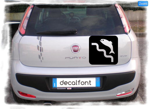 L'effetto dell'adesivo Pesce 2 su una Fiat Punto