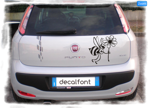 L'effetto dell'adesivo stickers-fiore-ape su una Fiat Punto