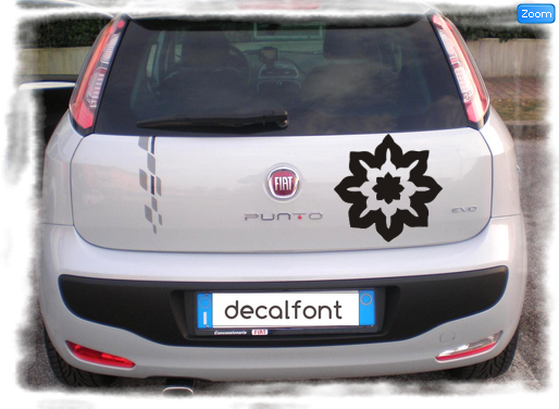 L'effetto dell'adesivo fiore-adesivo su una Fiat Punto