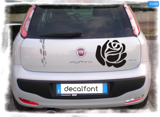 L'effetto dell'adesivo vetrofania-rosa su una Fiat Punto