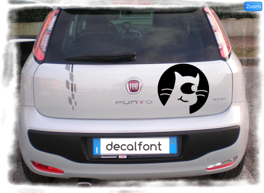 L'effetto dell'adesivo Gatto alieno su una Fiat Punto